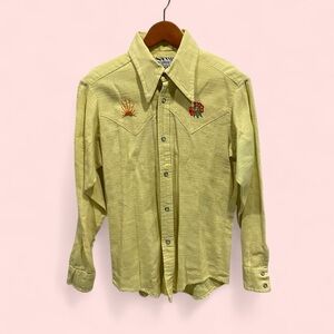 Vintage 70’s banana cream Viking pointes collar western embroidered sun shirt